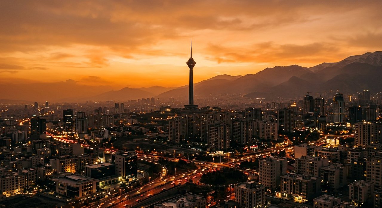 نمای شهر تهران و نمودار صعودی شاخص بورس